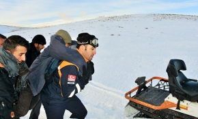 Muş'ta karda mahsur kalan 15 çoban kurtarıldı