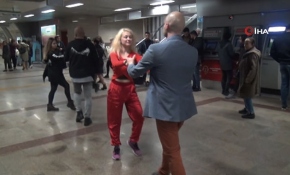 Dans yarışmasının son provasını Taksim Metrosu'nda yaptılar