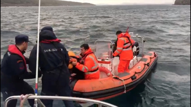 Adada mahsur kalan göçmenler için kurtarma operasyonu başlatıldı