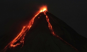 Guatemala'da Fuego Yanardağı faaliyete geçti