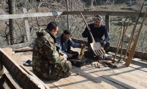 Kahramanmaraşlı aile 3 kuşaktır tahtadan aletler üretiyor