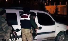 5 kişilik araçta 17 kişi yakalandı