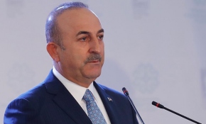 Dışişleri Bakanı Çavuşoğlu Rum Politis gazetesine konuştu