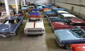 Bursalı koleksiyoner klasik otomobillere tutkuyla bağlı