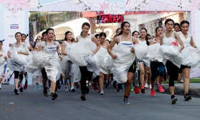 Tayland'da 300 gelin 60 bin dolar için koştu