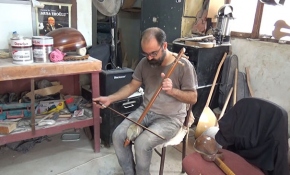 Mersinli çalgı ustası unutulan müzik aletlerine hayat veriyor
