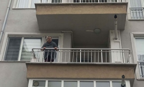 Edirne'de sel mağdurları ekmeğe ulaşmak için olta attı