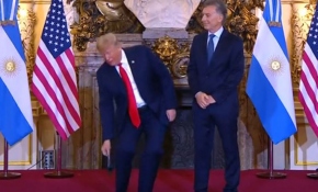 Trump çeviriyi beğenmedi kulaklığı yere attı