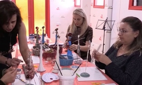 Samsunlu kadınlar atık kağıtları oyuncak bebeklere dönüştürüyor