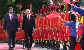 Cumhurbaşkanı Erdoğan'ı karşılama töreninde "İstiklal Marşı" jesti
