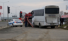 Kırmızı ışıkta bekleyen araçlara tır çarptı: 6 yaralı