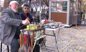 Çeşit çeşit kokular Recep Fidan'ın tezgahından yayılıyor