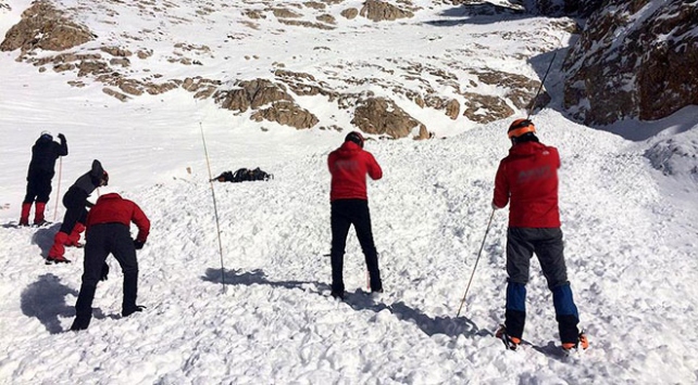 Niğde'de çığ altında kalan dağcıyı arama çalışmaları tekrar başlayacak