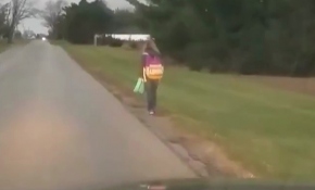 Zorbalık yapan çocuğunu 8 kilometre yürüttü