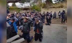 Fransız polisi öğrencilere diz çöktürerek gözaltına aldı