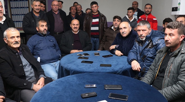 Konuşabilmek için "adım adım" şebeke arıyorlar