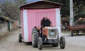 Mahalle muhtarından 'seyyar bakkal' hizmeti