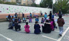 Unutulan oyunlar Manisa'daki okul bahçelerinde yeniden hayat buluyor