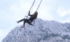 Adrenalin tutkunlarına doğanın içinde salıncak kuruldu