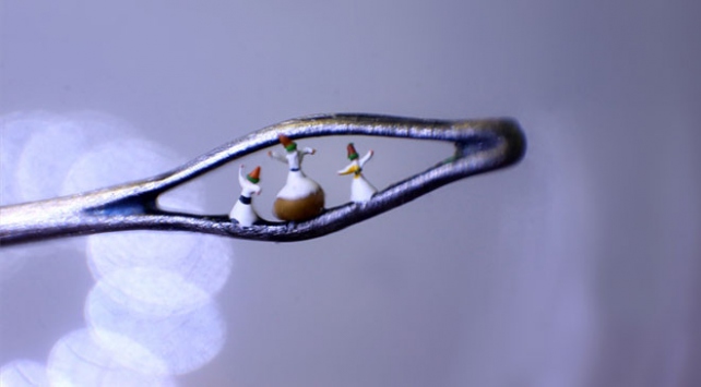 Mikro heykeltıraş iğne deliğine semazenleri işledi