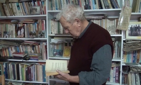 Ülkü Akçure'nin 6 bin kitaplık kişisel kütüphanesi hayran bırakıyor