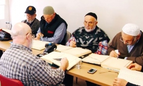 Kore gazisi 85 yaşında Kur'an-ı Kerim okumayı öğrendi