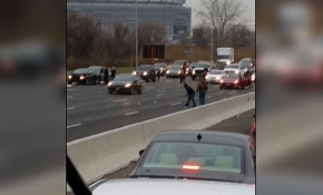 ABD'de paralar otoyola saçıldı, trafik karıştı