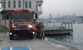 Kanlıca sahilinde otomobil denize düştü