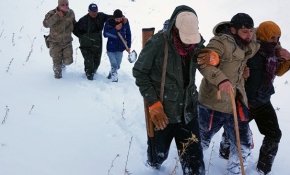 Dağda mahsur kalan vatandaşları jandarma kurtardı