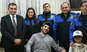 Kahramanmaraş polisinden engelli Atakan'a doğum günü sürprizi