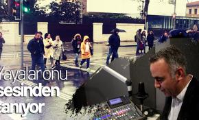 Trafik ışıklarındaki sesiyle İstanbullu yayaları yönlendiriyor