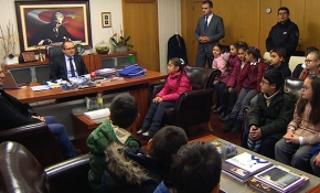 İlkokul öğrencilerinden TRT'ye ziyaret