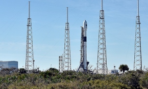 SpaceX uzaya ilk askeri uydusunu gönderdi