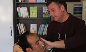 Milaslı berberin tek başına başlattığı kütüphane seferberliği