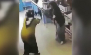 Marketteki boks maçı eğlenceli görüntülere sahne oldu