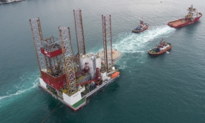 Dev petrol platformu boğazdan geçiyor