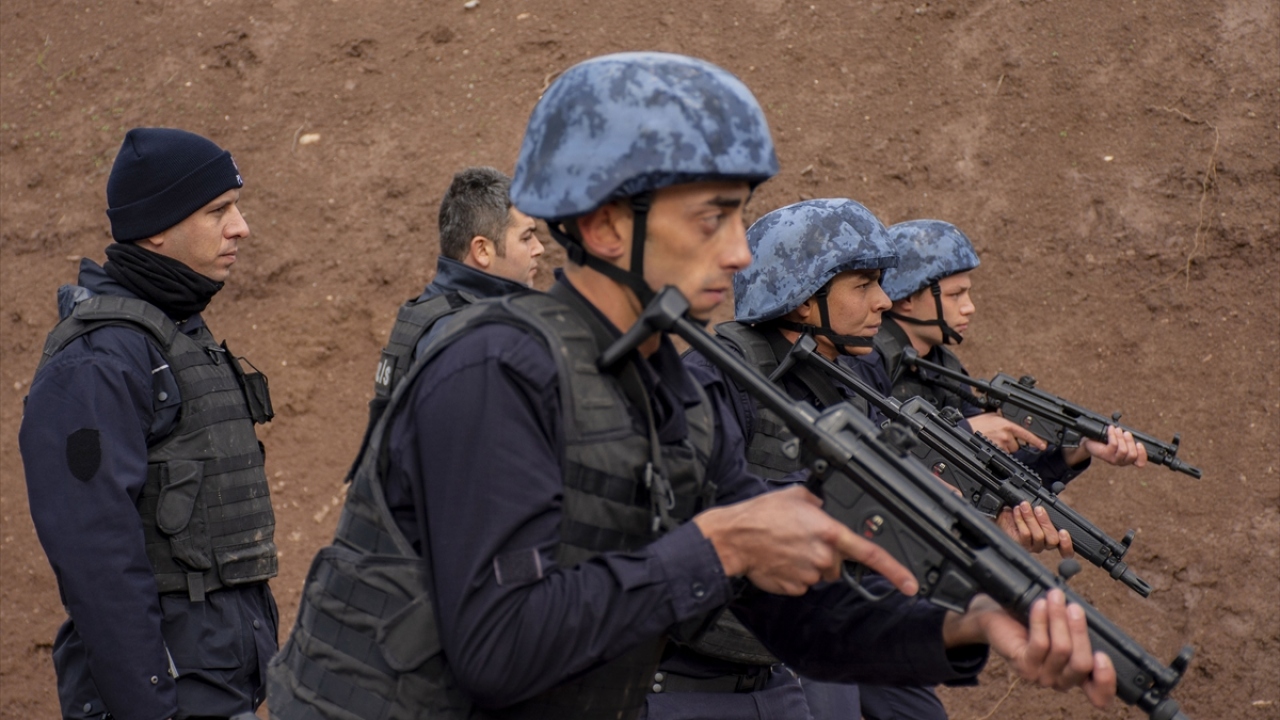 Ali Gaffar Okkan POMEM`de bu yıl eğitim alan 361 polis adayı güne sporla başlıyor.