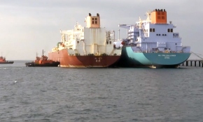 Gemiden gemiye dünyanın en büyük LNG aktarım operasyonu