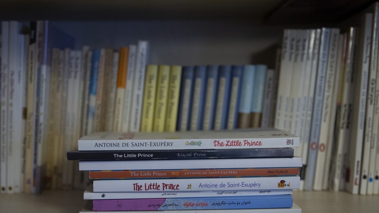 Uzun yıllardır kitapların farklı dillerdeki versiyonlarını biriktiren Sobacı, büyük emekler vererek oluşturduğu koleksiyonuyla ilgili deneyimlerini, yaşadığı ilginç anlarını ve kitabın hayatında neden olduğu değişikleri paylaştı.