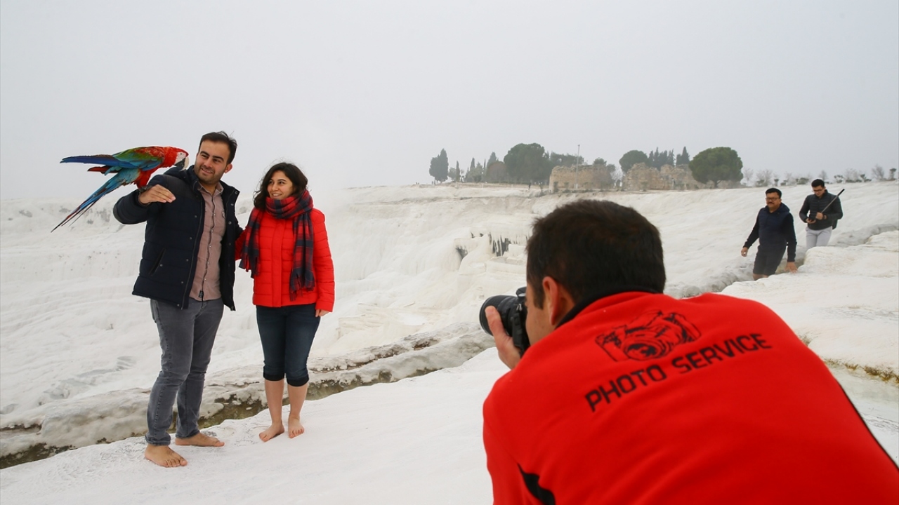 Şen, yarıyıl tatilinde kente gelen yerli misafirlerin en az 4 günlük program yaptığını ifade ederek, Denizli`nin ikliminin 12 ay tatil yapmaya uygun olduğunu söyledi.
