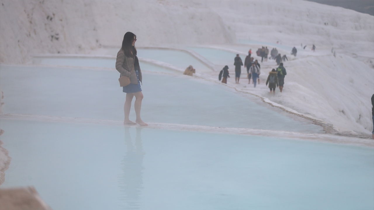 Melda Nur Küçükçakır da ilk kez gördüğü Pamukkale`yi çok beğendiğini, kış tatili planlayanlar için çok güzel bir yer olduğunu söyledi.