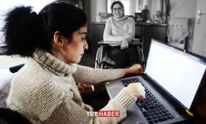 Vücudunu esir alan hastalıkla yazarak mücadele ediyor