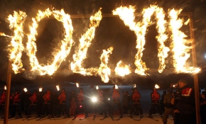 Jandarma Arama Kurtarma timlerinden Sarıkamış şehitleri için meşaleli kayak gösterisi