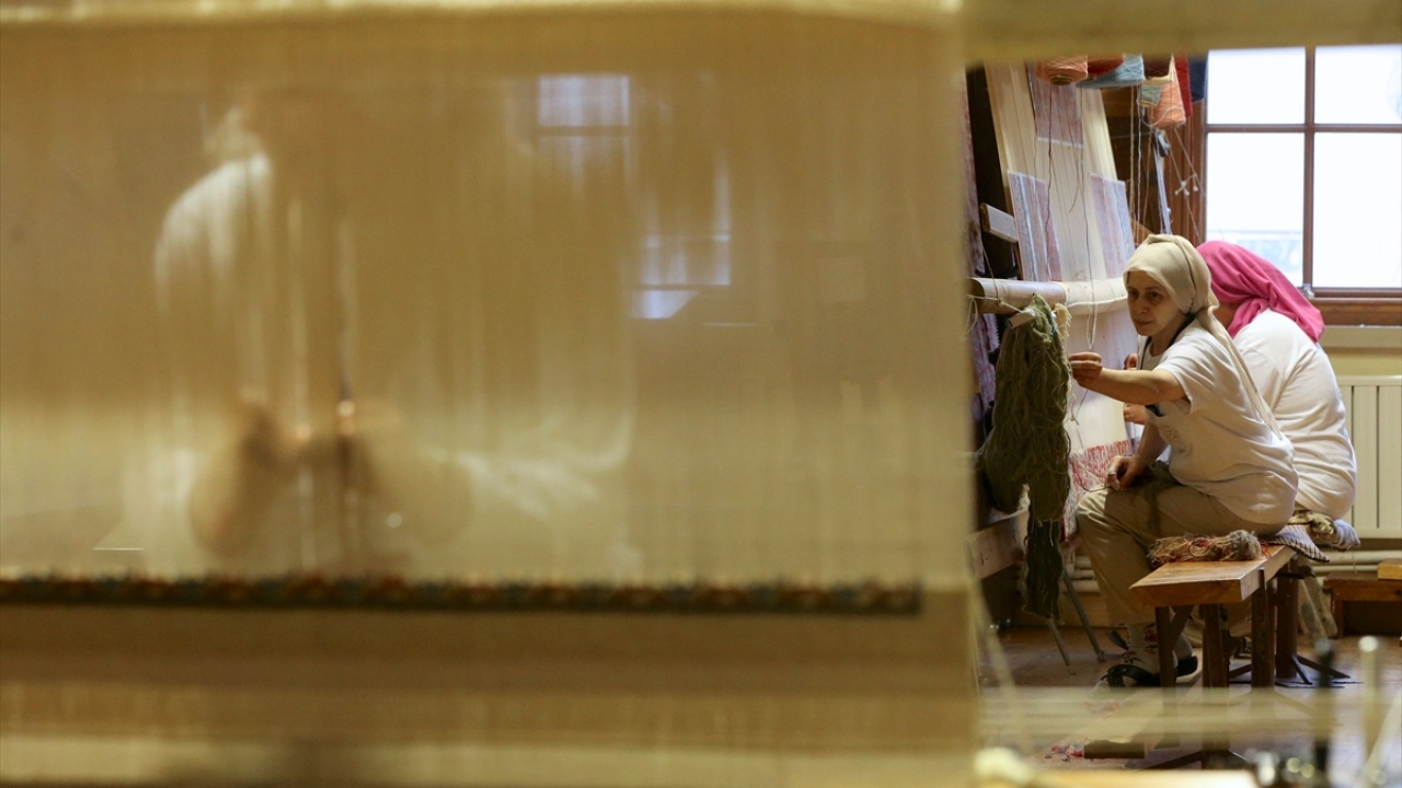 Fabrika, kuruluşundan yarım asır sonra da dünyaca ünlü bir marka haline gelerek, Paris, Londra, Viyana, Lyon, Brüksel ve Torino`daki uluslararası sergilerde ödüllere layık görüldü.