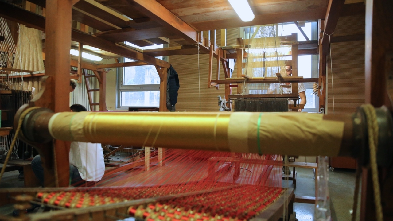 Hereke`nin II. Abdülhamid döneminde özgün üslubuna kavuştuğunu ifade eden Günaydın, ürünlerin kalitesindeki yüksekliğin burayı bir marka haline getirdiğini kaydetti.