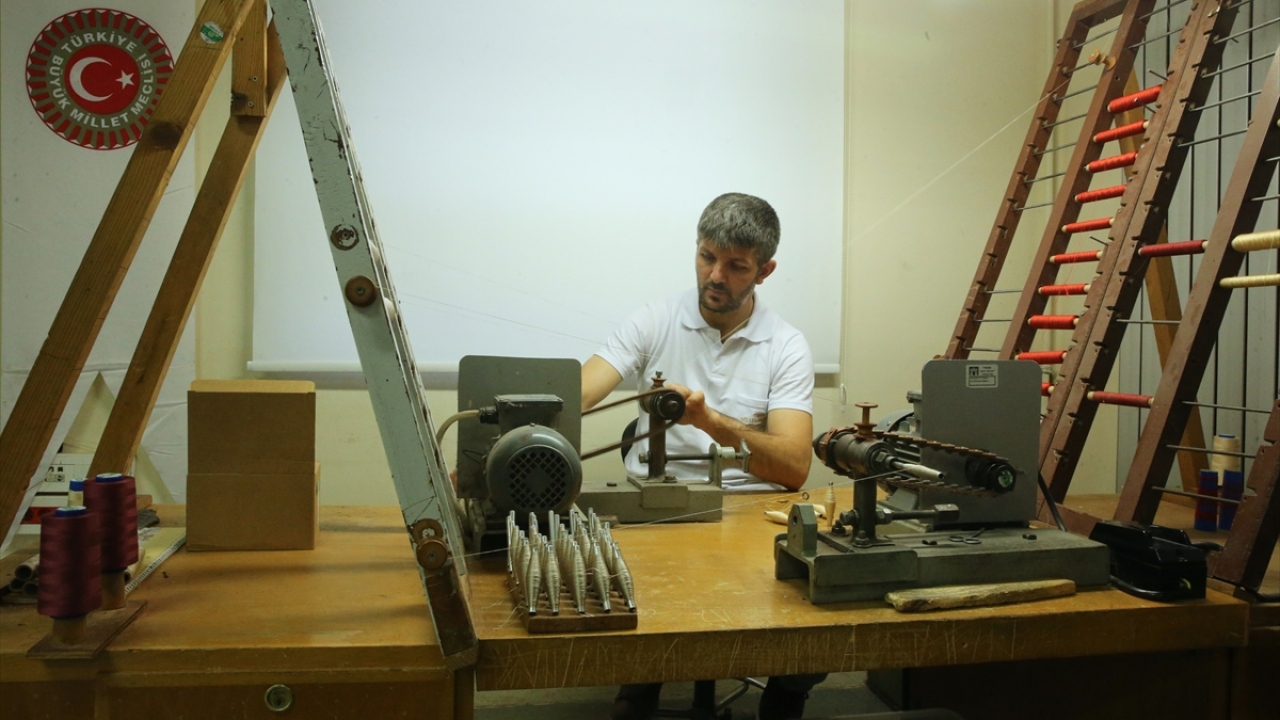 Günaydın, dünyanın çeşitli ülkelerinden gelen ziyaretçilerin fabrikadaki dokuma seslerini bir müzikale benzettiklerini aktardı.