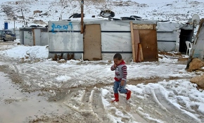 Kar fırtınası Lübnan'da mültecilerin çektiği acıyı artırıyor