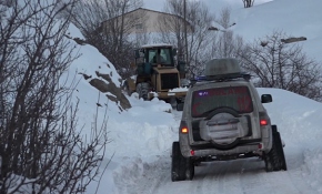 Vatandaşlar mahsur kaldı, ekipler kurtarmak için zamanla yarıştı