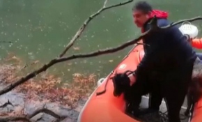 Kayalıklarda mahsur kalan keçiler kurtarıldı