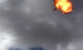 Yemen'de askeri geçit törenine düzenlenen drone saldırısı görüntülendi